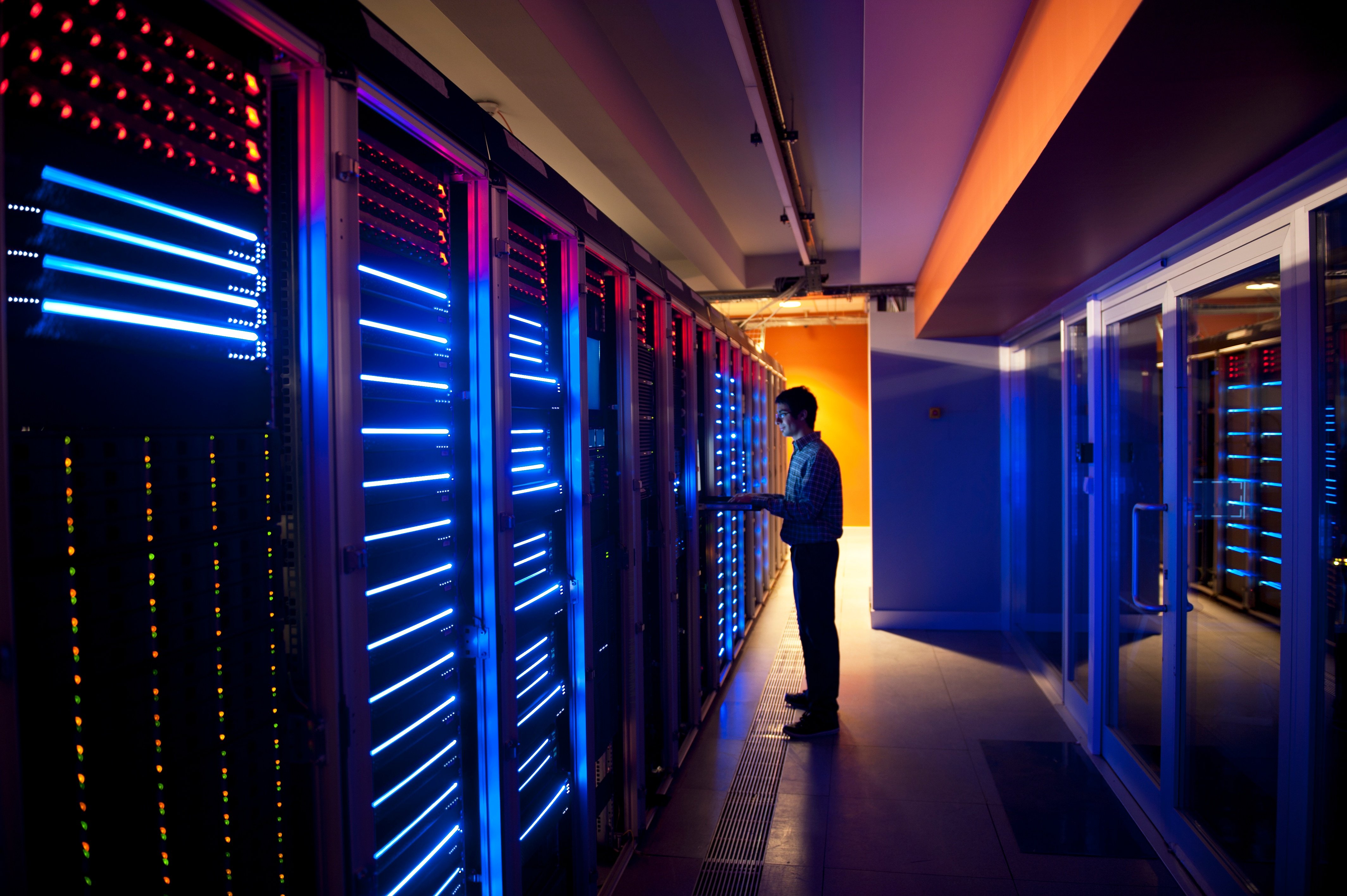8 Things to Watch for When Hiring a Network Maintenance Company